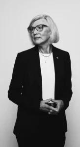 Executive Corporate Makeup by Waring Makeup - Ottawa Business Makeup Services Black and white portrait of an executive woman with natural corporate makeup, styled by Waring Makeup, Ottawa Corporate Makeup Artist.