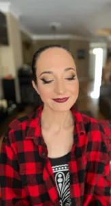 Soft Glam Makeup - Ottawa Group Makeup Lessons by Waring Makeup Soft glam makeup with neutral tones and blended eyeshadow, a look taught in Ottawa Group Makeup Classes by Waring Makeup.